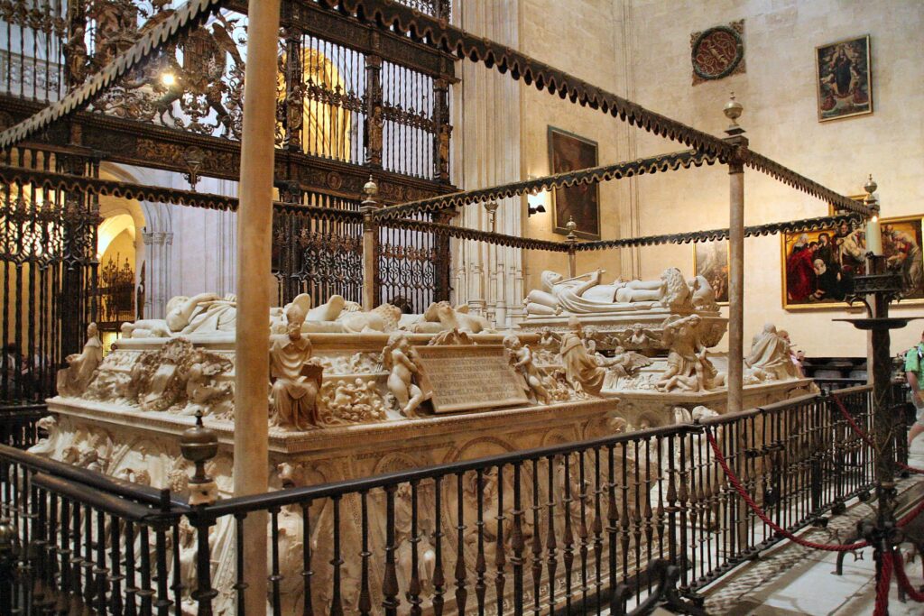 Granada-Capilla_Real-6-Vista_general_de_los_sepulcros_de_los_Reyes_Católicos
